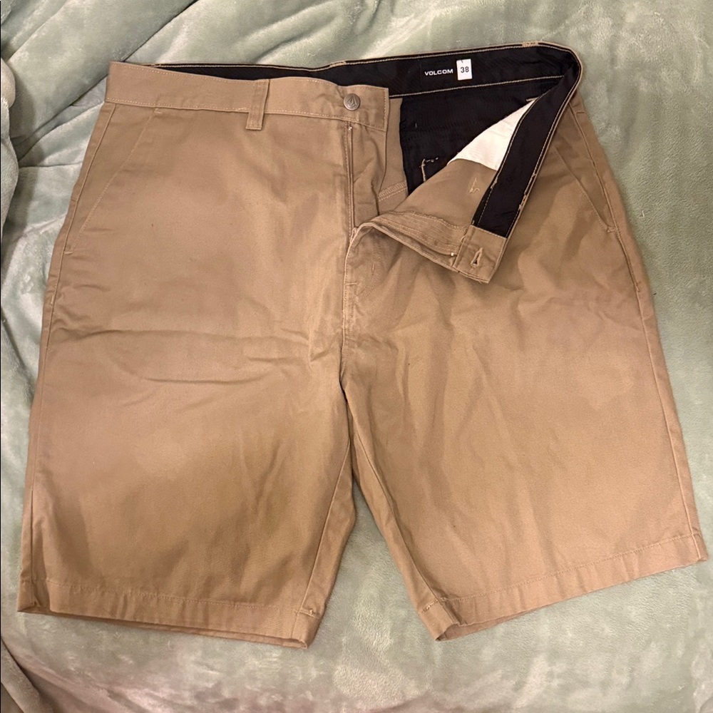 Volcom Men's Khaki Shorts,NWOT, Size 38